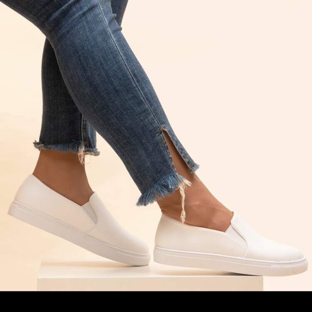 White canvas shoes (shein)